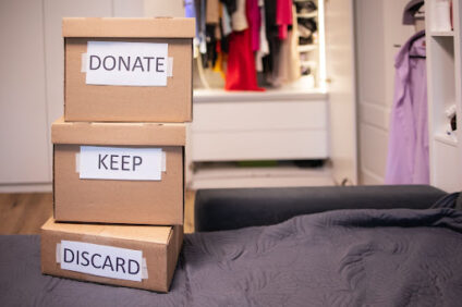 Three boxes labeled "donate" "keep" and "discard".